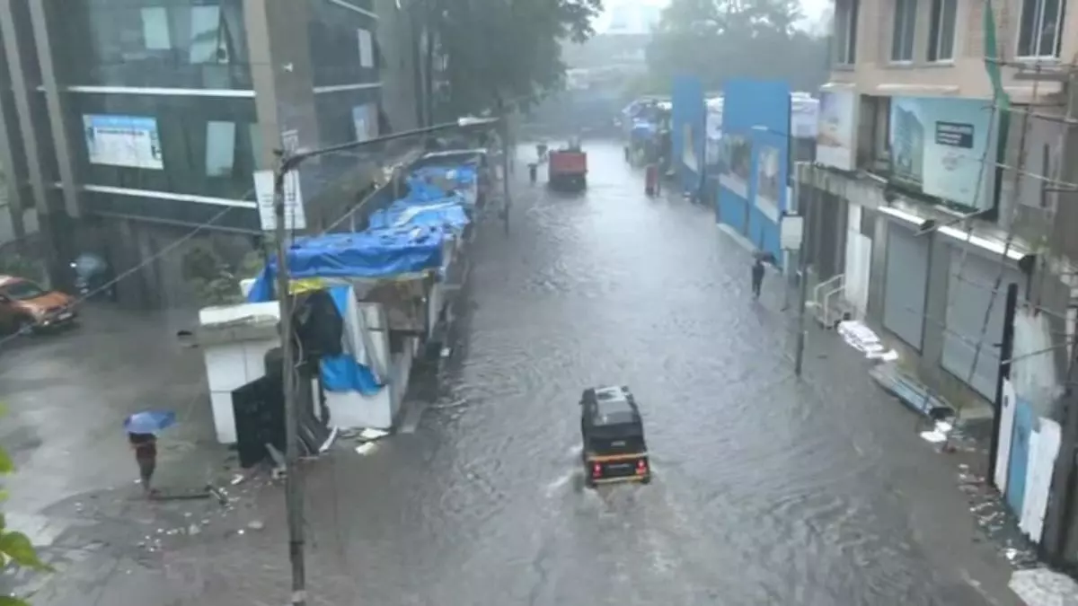करे कोई भरे कोई! मुंबई में BMC की लापरवाही ने छीन ली कमाऊ महिला की जान, FIR