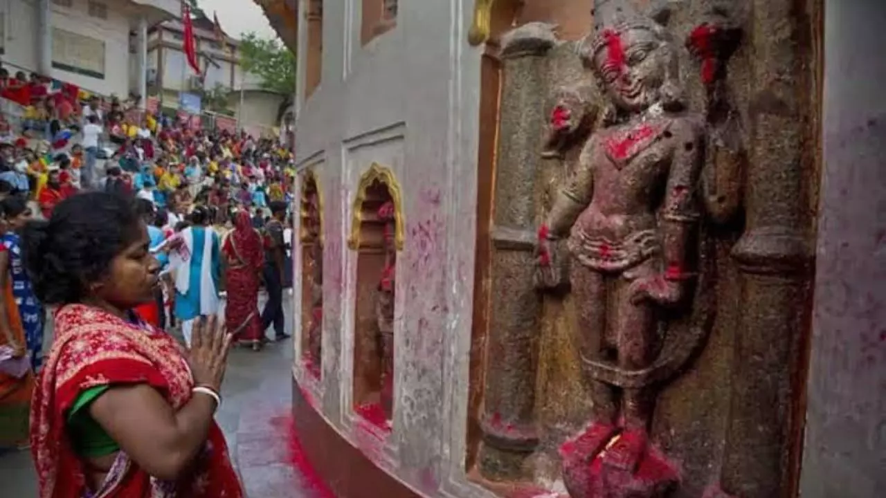 कामाख्या मंदिर में होती है देवी के योनि की पूजा, आखिर क्या है इसके पीछे की असली कहानी, जानकर हैरान हो जायेंगे आप