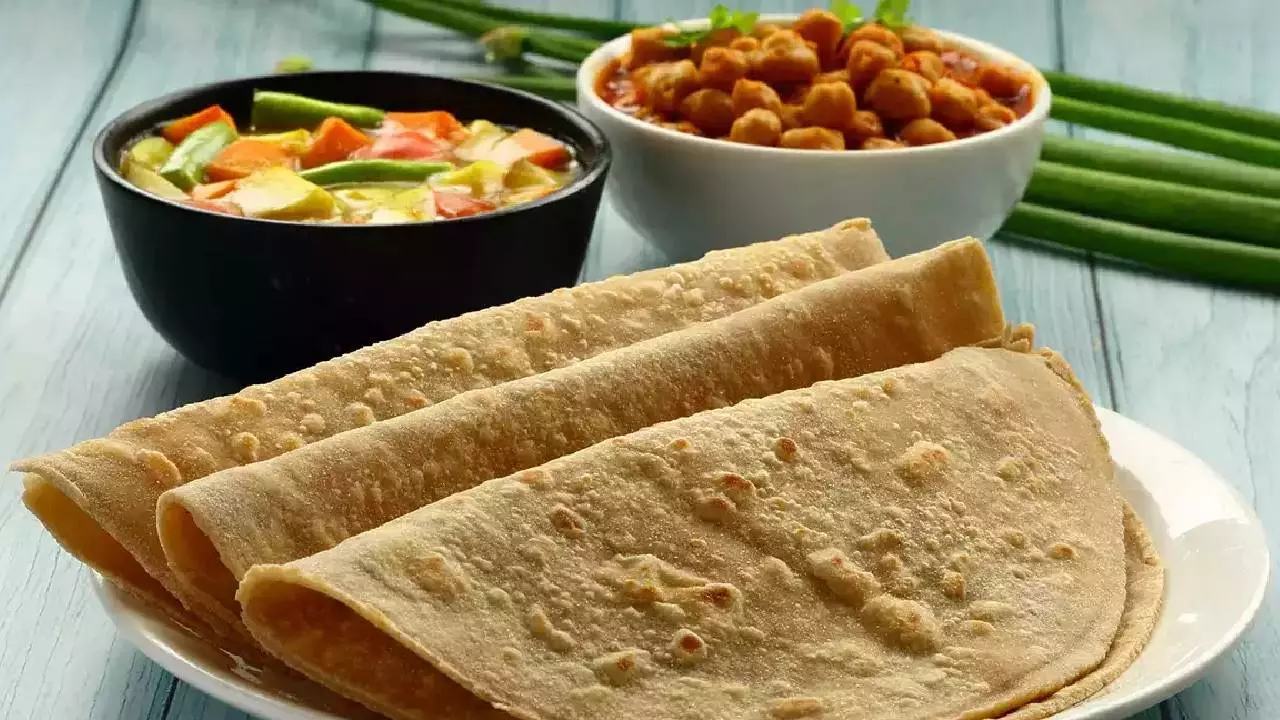 थाली में गलती से भी न रखें 3 रोटी, नहीं तो हो जाएगा बड़ा नुकसान; जानें सही तरीका