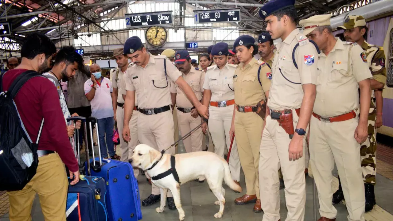 मुंबई को फिर दहलाने की साजिश, सूचना के बाद चप्पे-चप्पे पर पुलिस की तैनाती