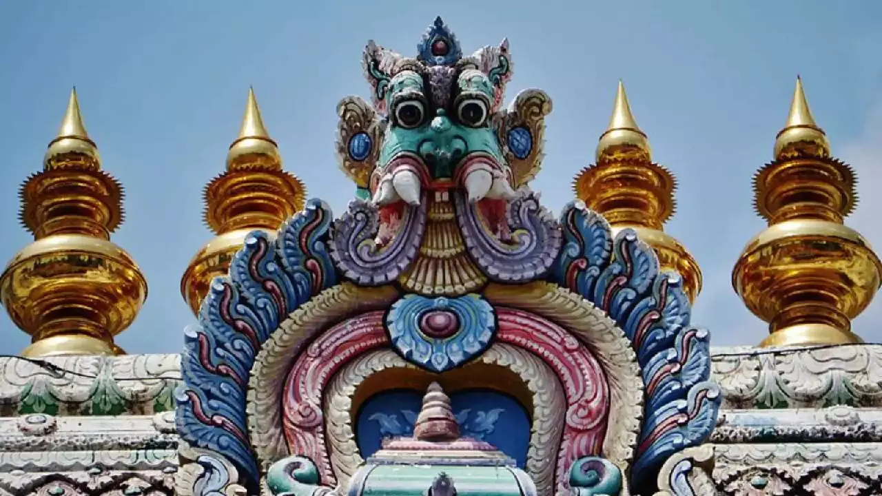 भगवान की तरह कीर्तिमुख राक्षस की पूजा करते हैं लोग, यह करता है मंदिर और घर की रक्षा, जानें क्या है इसकी कहानी भगवान की तरह कीर्तिमुख राक्षस की पूजा करते हैं लोग, यह करता है मंदिर और घर की रक्षा, जानें क्या है इसकी कहानी