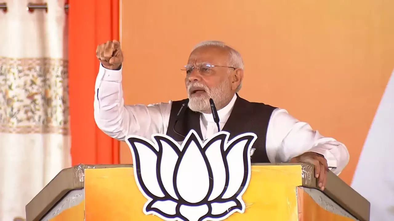 शहरी नक्सलियों के कब्जे में है कांग्रेस जम्मू-कश्मीर में बनेगी BJP सरकार, PM मोदी ने किया बड़ा दावा शहरी नक्सलियों के कब्जे में है कांग्रेस जम्मू-कश्मीर में बनेगी BJP सरकार, PM मोदी ने किया बड़ा दावा