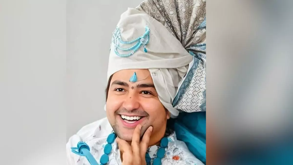 कितना सरल जीवन जीते हैं पंडित धीरेंद्र शास्त्री? सफलता पाने का जानें आसान तरीका