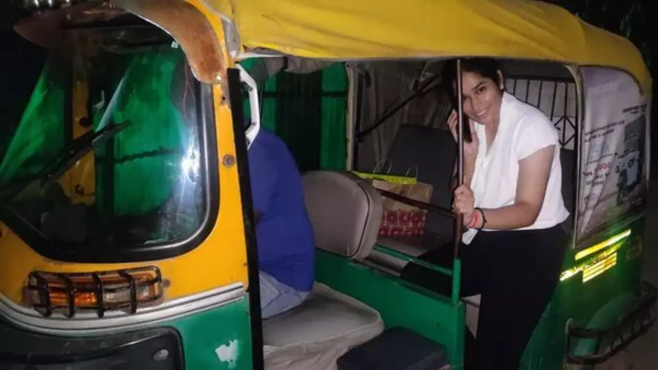सड़क पर अकेली हूं, आधी रात महिलाओं की सुरक्षा के लिए बाहर निकली लेडी सिंघम