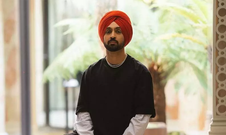 पब्लिकली पहली बार Diljit Dosanjh ने अपने परिवार से करवाया इंट्रोड्यूस,इमोशनल हुईं सिंगर की मां