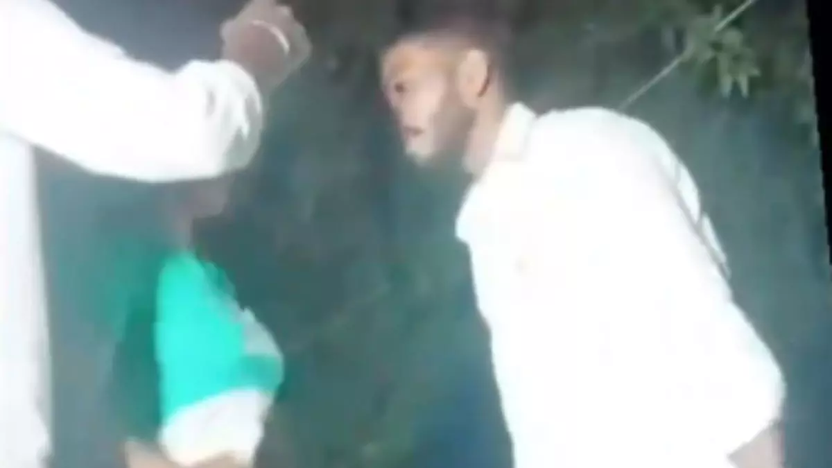 बिहार में युवक की रुआब बाजी, पिस्टल दिखा कर लगा रहा था ठुमके, अब खानी होगी जेल की हवा