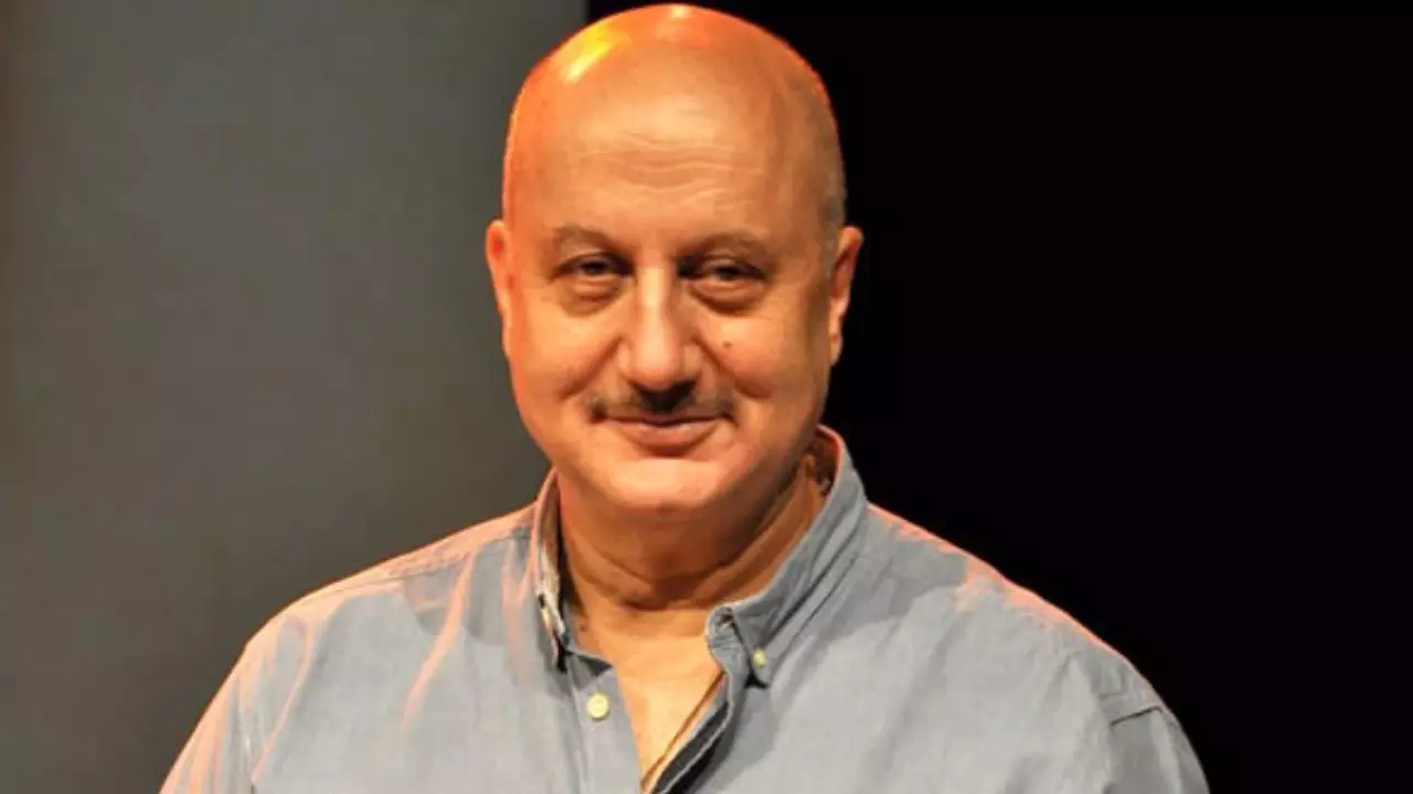 लो जी कर लो बात! नोटों पर खुद की फोटो देख सन्न हुए अनुपम खेर, 1.60 करोड़ की ठगी पर क्या बोले?