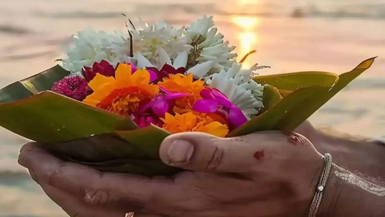 पितरों का पाना चाहते हैं आशीवार्द, सर्वपितृ अमावस्या के दिन करें ये खास उपाय, नाराज पितृ हो जाएंगे खुश!