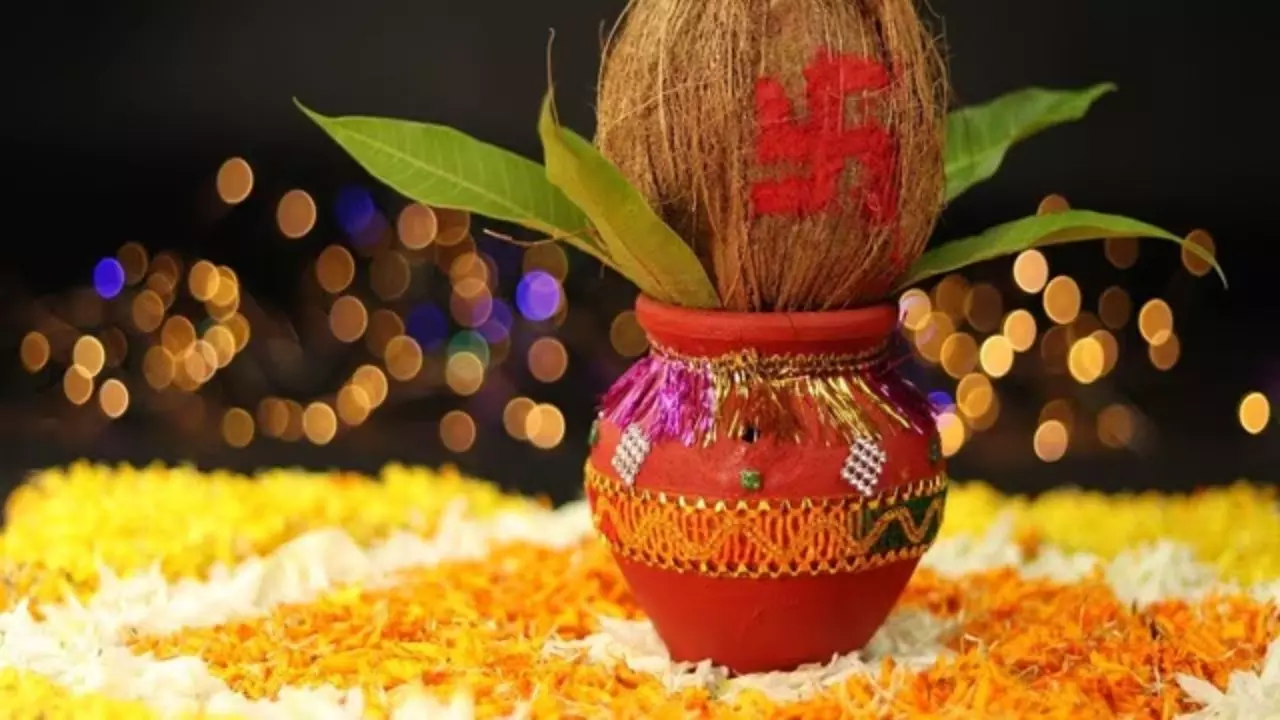 नवरात्रि पूजा में किस धातु का कलश रखना है शुभ? जानिए इससे जुड़ी खास बातें