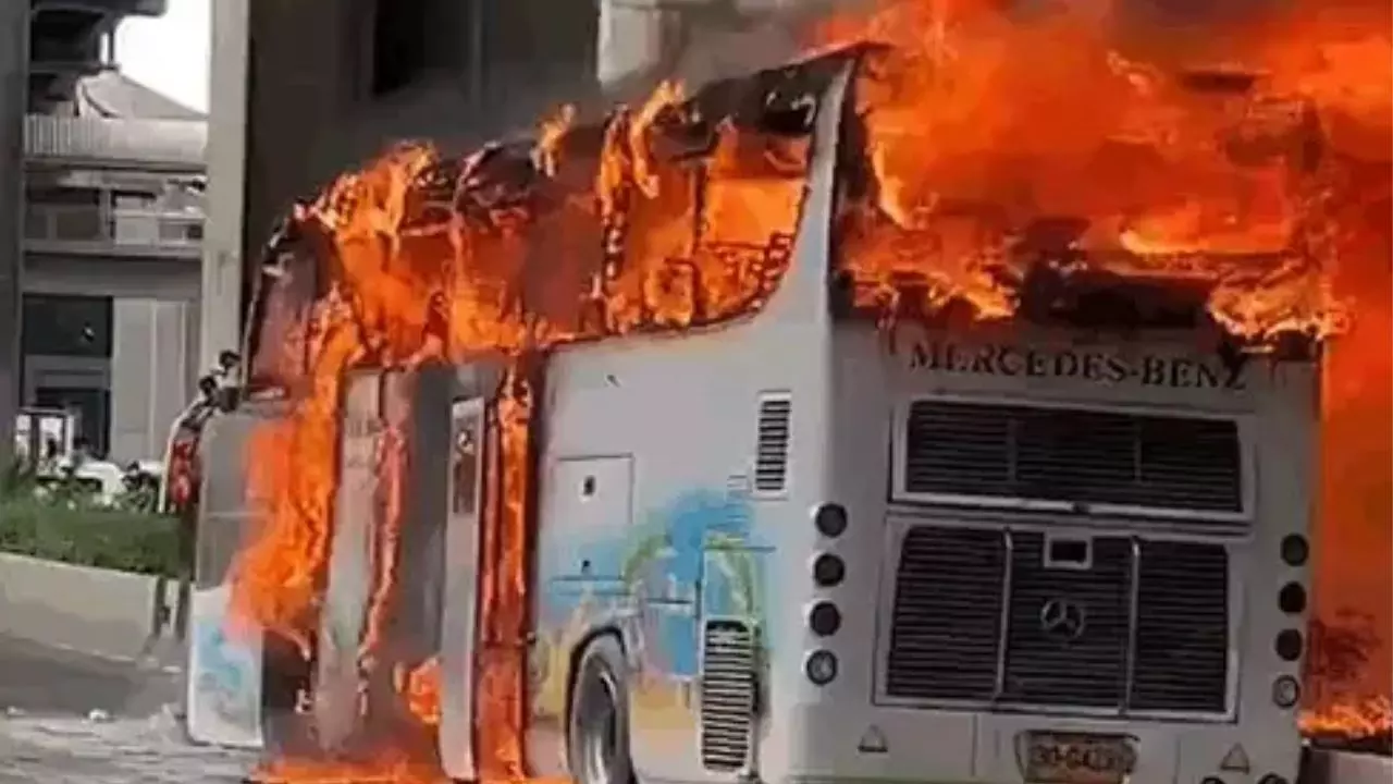बैंकॉक में पिकनिक जा रही स्कूल बस में लगी आग, शिक्षक समेत 25 मासूम हुए शिकार