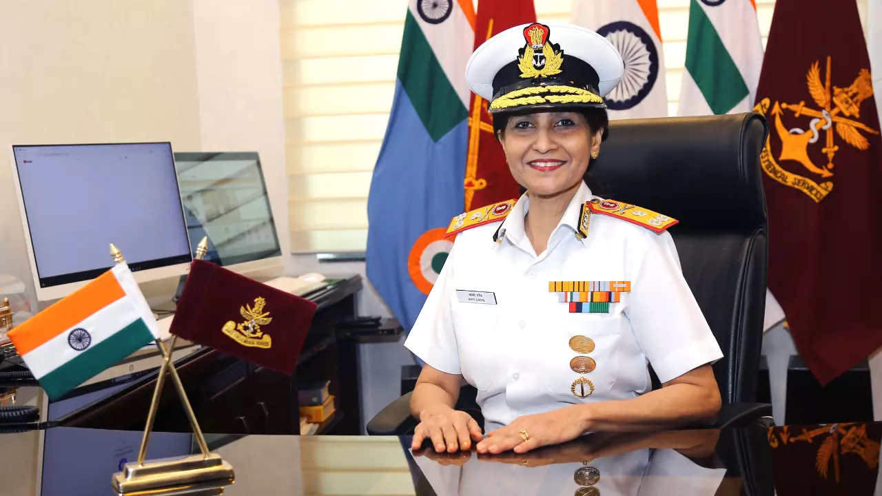 पढ़ें वाइस एडमिरल आरती सरीन के बारे में, जो बनीं AFMS की पहली महिला DG
