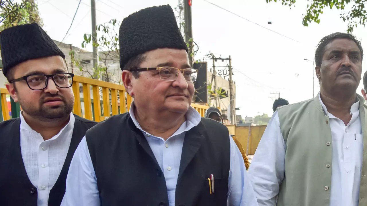 सभी हिंदू भाई परिवार नियोजन करें तो..., सपा नेता के विवादित बयान पर एसटी हसन का बचाव