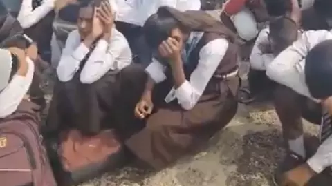 फीस न भर पाने की ऐसी सजा.., VIDEO देख आपको भी आएगा गुस्सा; जानिए मामला