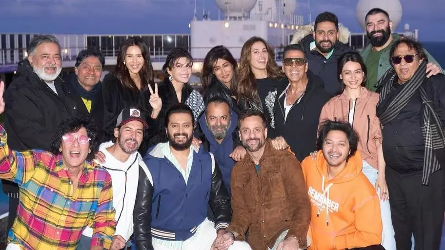 Housefull 5 के सेट से आई स्टार कास्ट की तस्वीर, डायरेक्टर ने बताई फिल्म की रिलीज डेट