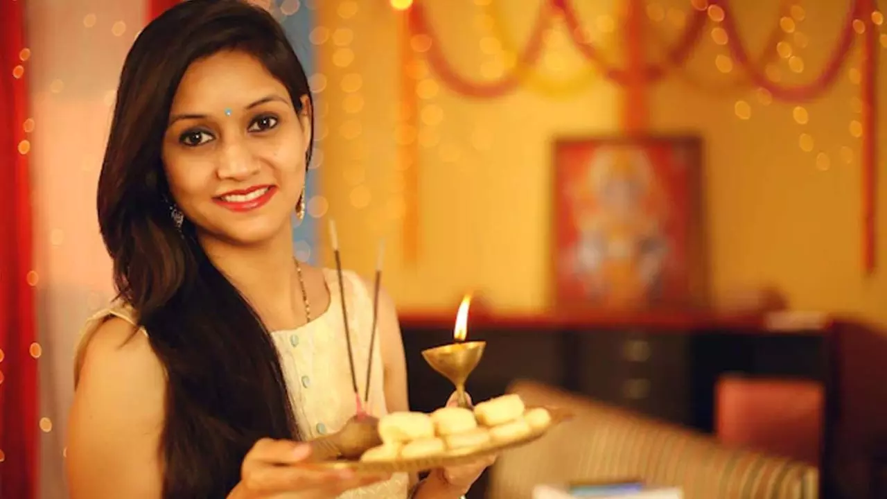 नवरात्रि के दौरान आ गए हैं पीरियड्स? तो क्या है पूजा-पाठ के नियम, जानिए कैसे रखें व्रत