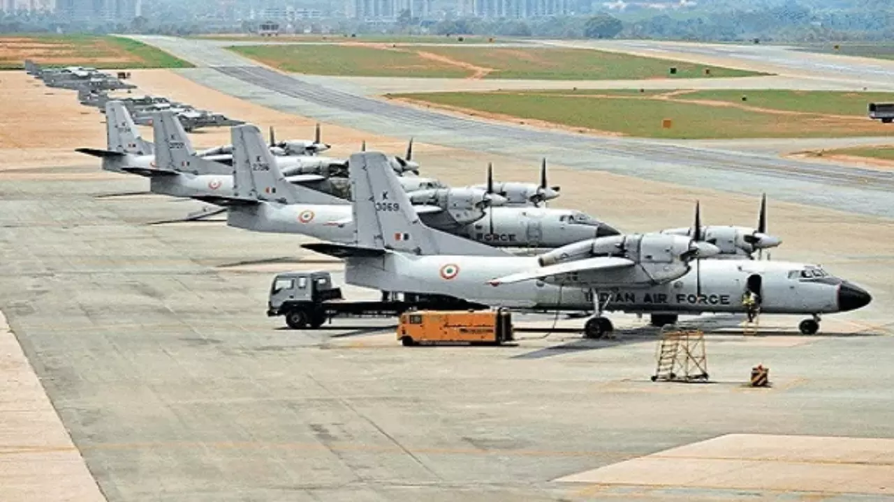 अब पाकिस्तान पर निगरानी होगी आसान, गुजरात के नए एयरफील्ड से एयर फोर्स की बढ़ेगी ताकत अब पाकिस्तान पर निगरानी होगी आसान, गुजरात के नए एयरफील्ड से एयर फोर्स की बढ़ेगी ताकत