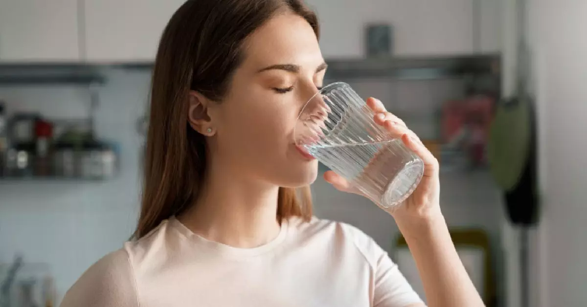 हमेशा हाइड्रेटेड रहने के लिए आजमाएं ये टिप्स, नहीं होगी पानी की कमी