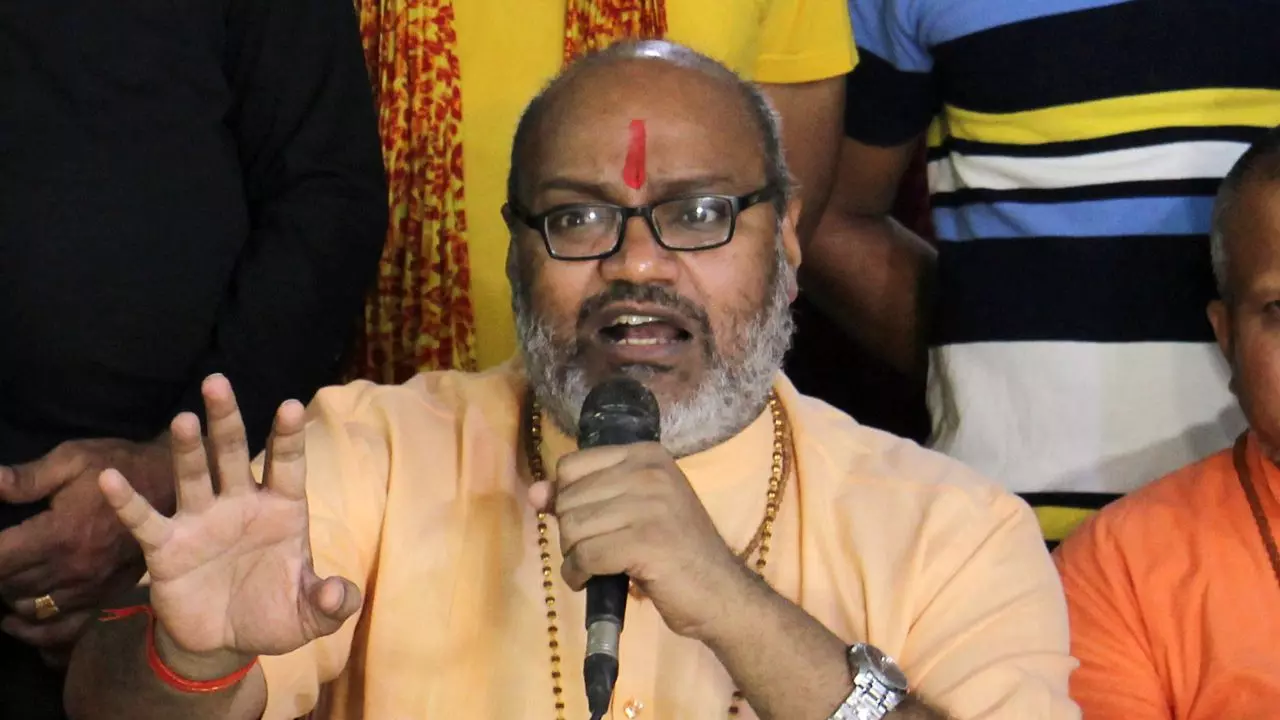 नरसिंहानंद की विवादित टिप्पणी पर UP में मचा बवाल, कई जगहों पर केस दर्ज, प्रदर्शन के बाद भूख हड़ताल की चेतावनी