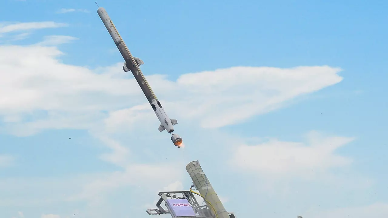 अब भारत से टकराने से पहले 100 बार सोचेगा दुश्मन, DRDO ने VSHORADS का किया सफल परीक्षण अब भारत से टकराने से पहले 100 बार सोचेगा दुश्मन, DRDO ने VSHORADS का किया सफल परीक्षण