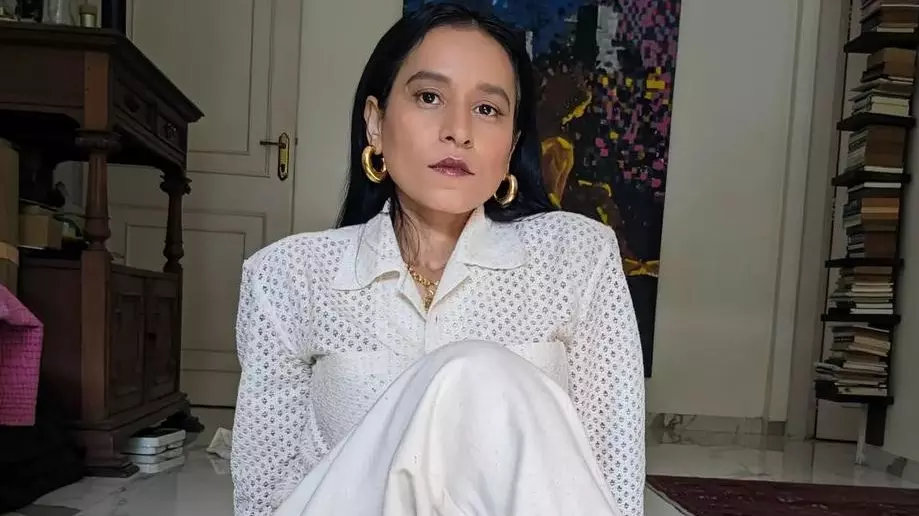 लंदन की उड़ान में 8 घंटे की देरी पर एयर इंडिया पर पर भड़की Tillotama Shome, ट्वीट में कहा- क्या यहीं कानून है