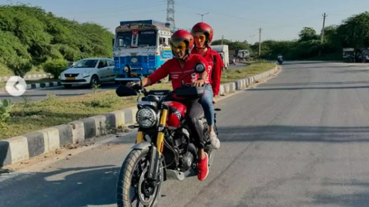 Zomato CEO बने डिलीवरी एजेंट, नेटिजन्स ने पूछ डाला- एक दिन में कितना कमा लेते हो?