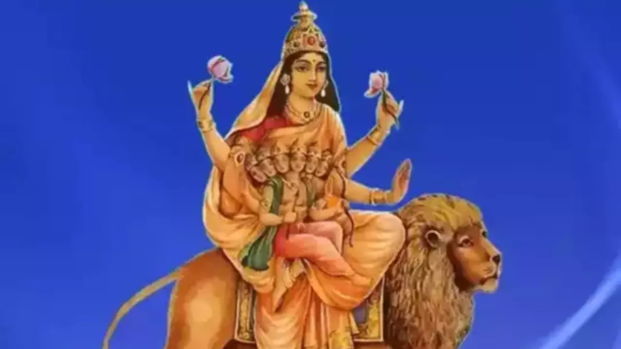 Navratri 5th Day: ऐसे प्रसन्न होंगी मां स्कंदमाता, जानें पूजा विधि, प्रिय भोग और महत्व
