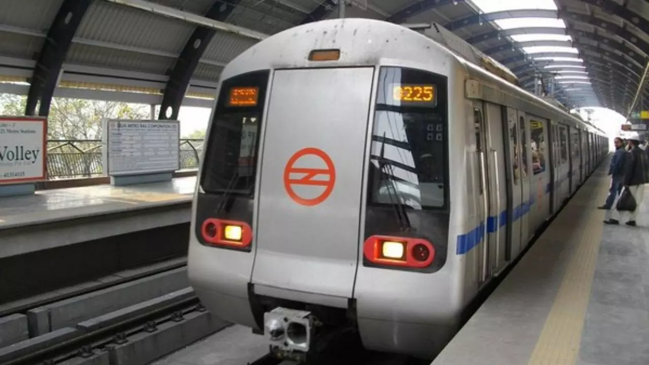 मेट्रो में छूटा हुआ सामान चाहते हैं वापस, तो करना होगा ये आसान काम