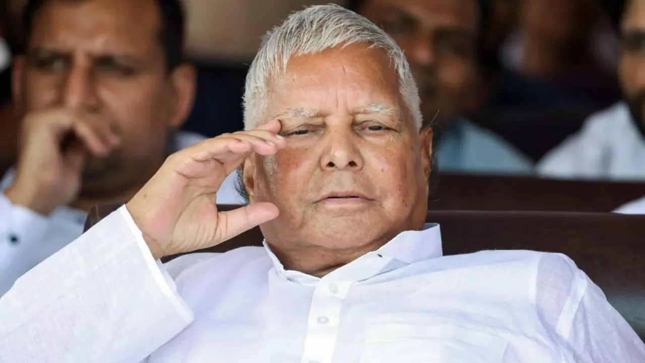 Land For Job Scam: लालू यादव और उनके परिवार को मिली बेल, तेजस्वी ने कहा- बार बार करते हैं साजिश