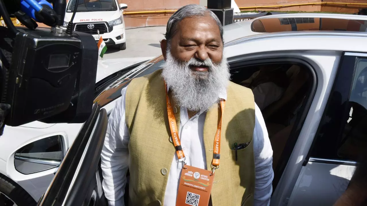 हर फिक्र को धुएं में उड़ाता चला गया, चाय की टपरी पर गाना गाकर अनिल विज ने लूट ली महफिल, देखें Video