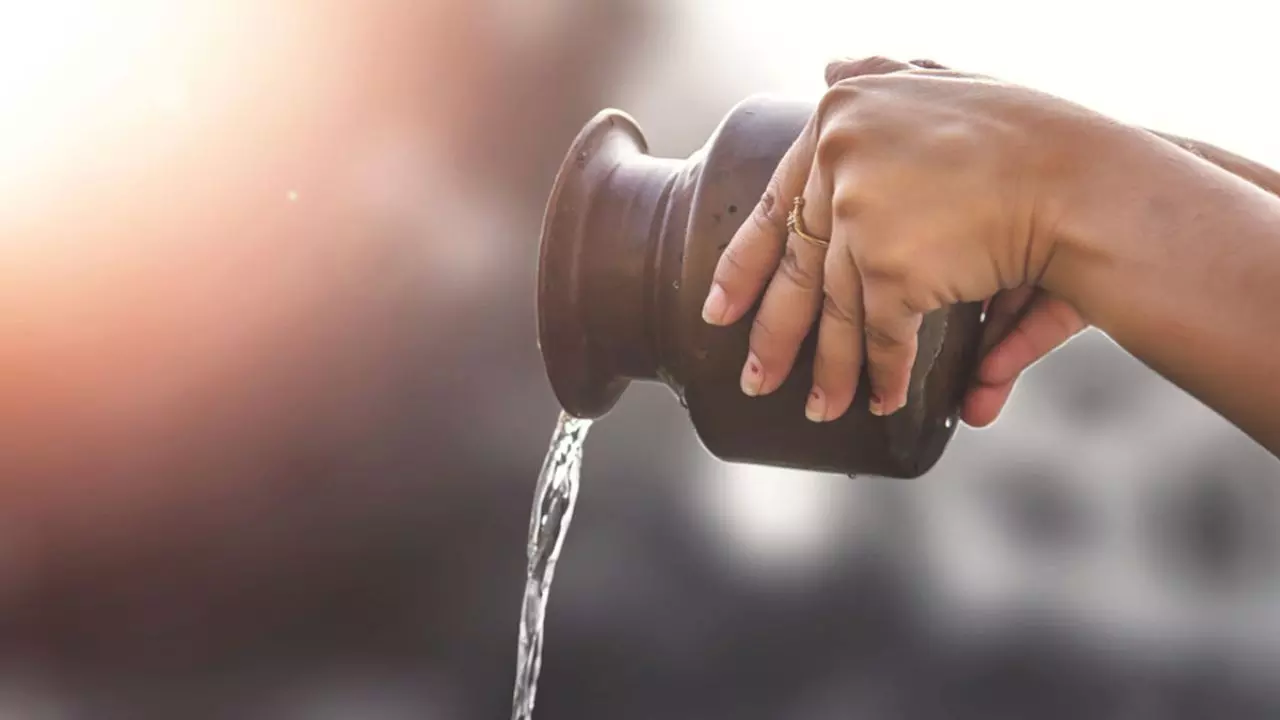 शुक्रवार के दिन गंगाजल से कर लें ये टोटके, तुरंत चमक जाएगी किस्मत!