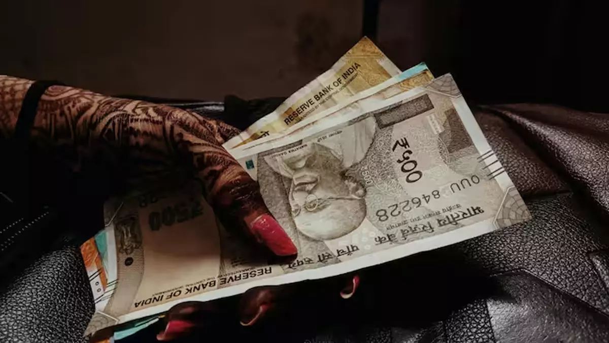 त्यौहारों में बेहिसाब खर्च से बचने के लिए इन टिप्स की लें मदद