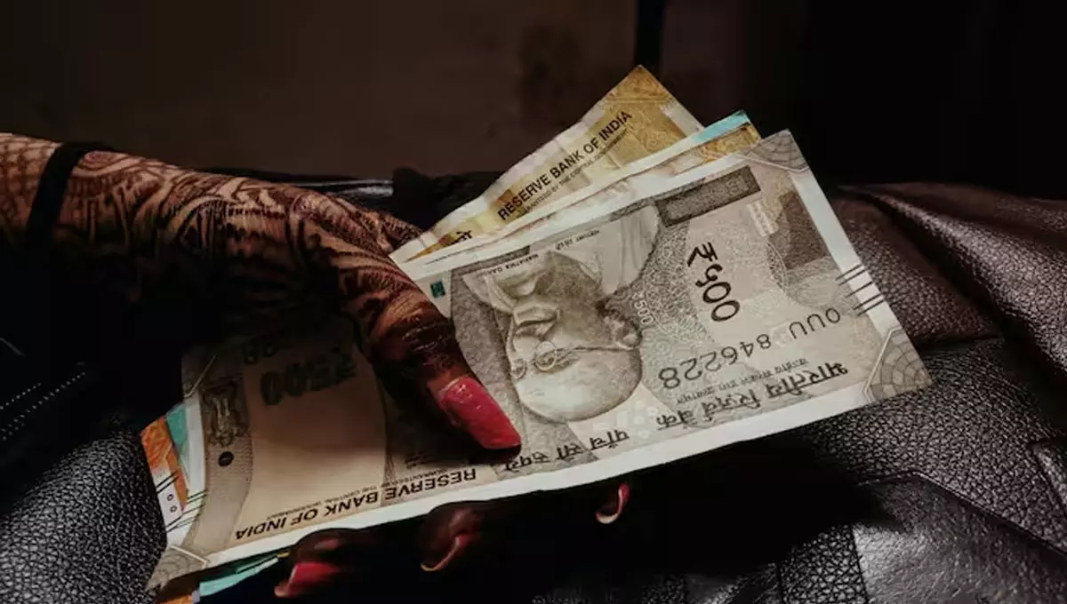 त्यौहारों में बेहिसाब खर्च से बचने के लिए इन टिप्स की लें मदद