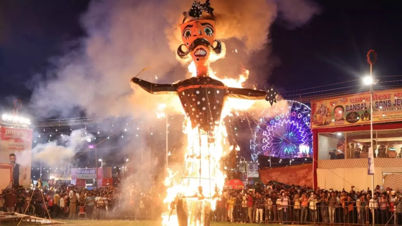 Dussehra 2024: दशहरे के दिन घर के आंगन में लगाएं ये पौधा, मिलेगी तरक्की और दूर होंगे वास्तु दोष