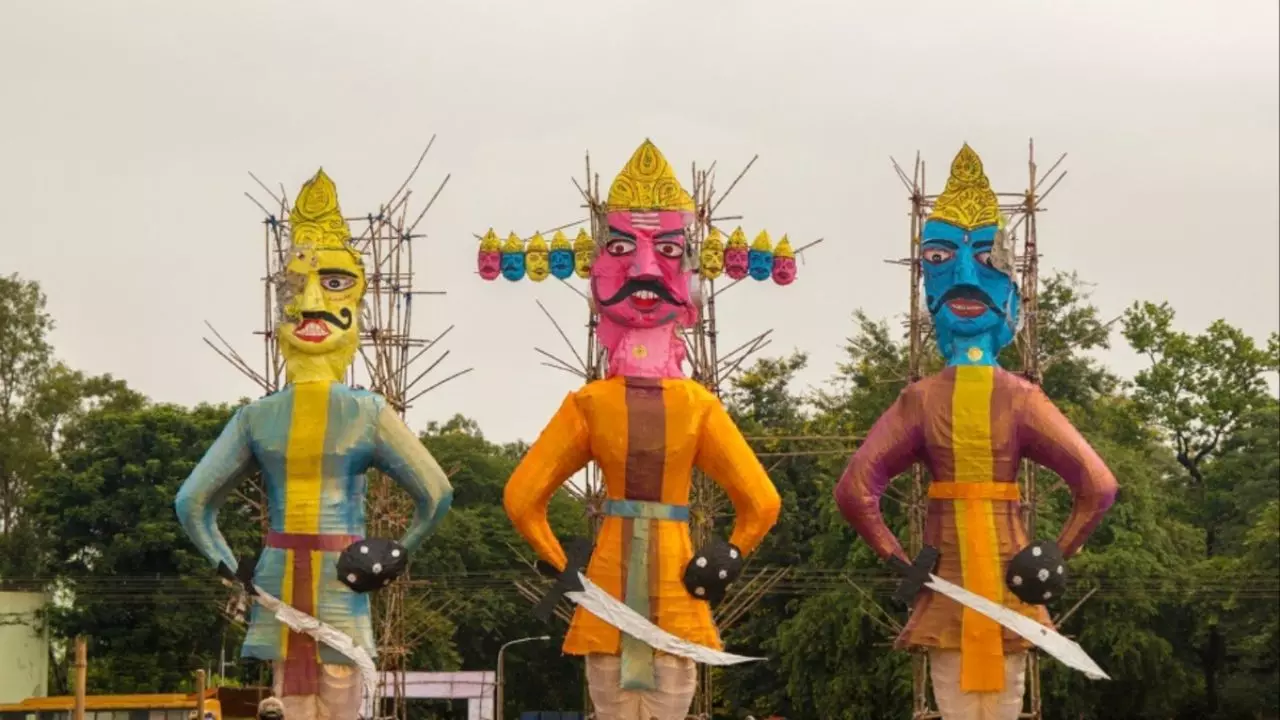 Dussehra 2024: इस गांव में दशहरा के दिन होती है रावण की पूजा, जानें क्यों मंदसौर में नहीं होता रावण दहन