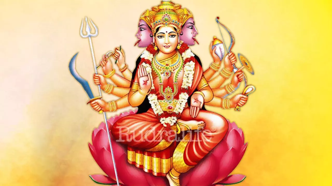 गायत्री मंत्र जाप से मिलेगा सुख-समृद्धि का आशीर्वाद, जानिए कौन सी दिशा है सर्वश्रेष्ठ