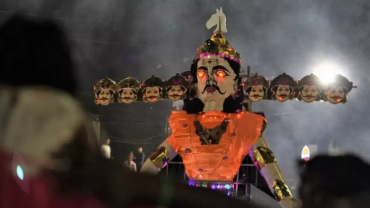 Dussehra 2024: देश की इन जगहों पर नहीं होता रावण दहन, भगवान के रूप में दशानन की होती है पूजा