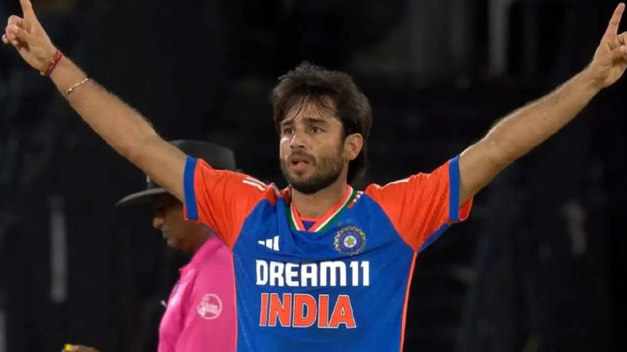रवि बिश्नोई ने किया कमाल, बने 50 T20I विकेट लेने वाले सबसे युवा भारतीय गेंदबाज