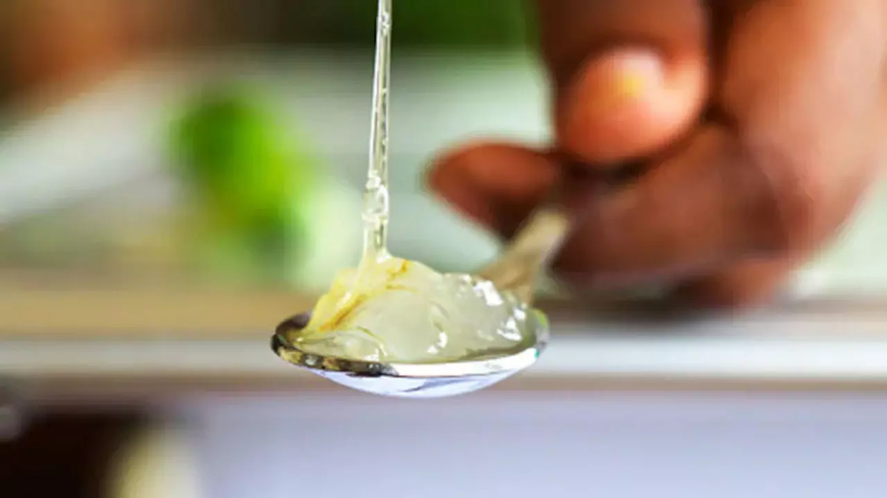 एलोवेरा के साथ इन चीजों के इस्तेमाल से दूर होंगे डार्क सर्कल्स