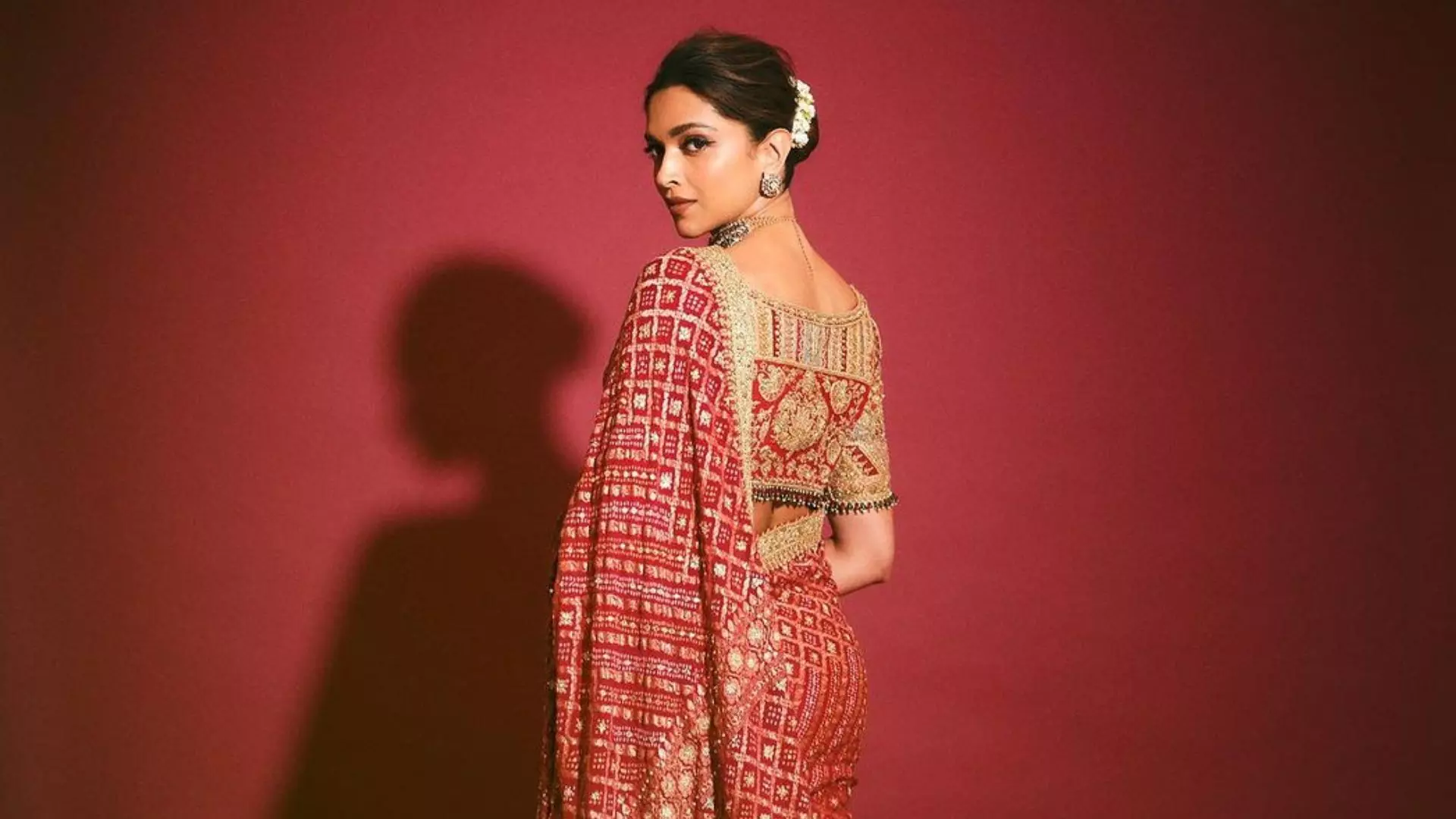 Deepika Padukone ने इस एक्टर को बताया था बेस्ट किसर, Shahrukh Khan को दिया था यह टैग Deepika Padukone ने इस एक्टर को बताया था बेस्ट किसर, Shahrukh Khan को दिया था यह टैग