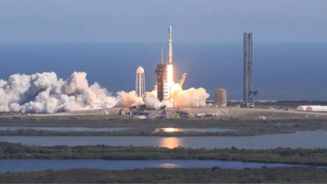 NASA का मिशन Europa Clipper लॉन्च, बृहस्पति के चंद्रमा पर जीवन की खोज करेगा स्पेसक्राफ्ट