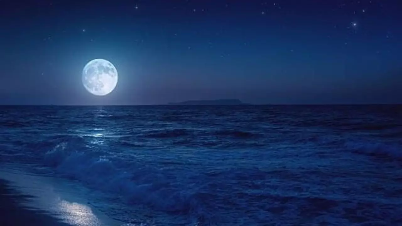 Sharad Purnima 2024: शरद पूर्णिमा के दिन इन मंत्रों का करें जाप, मां लक्ष्मी होंगी प्रसन्न!