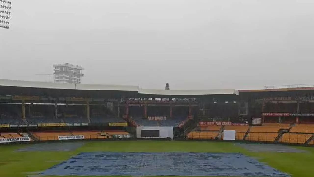 Ind Vs NZ: बेंगलुरु की बारिश मैच में डाल रही खलल, टॉस में देरी