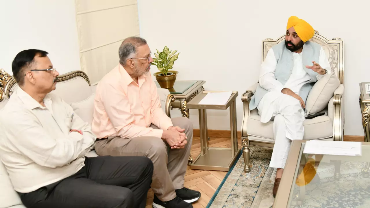 समय पर हो मेडिकल कॉलेज का निर्माण कार्य, सीएम मान ने अधिकारियों को दिए निर्देश