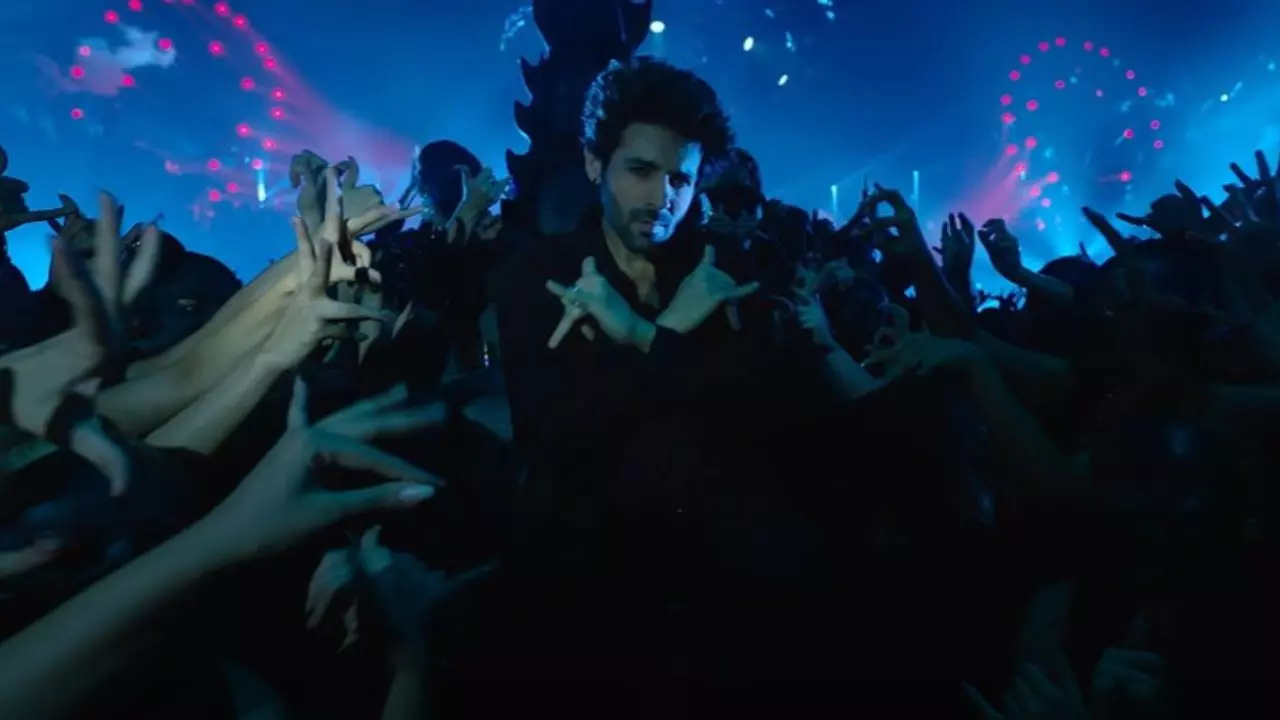 पुराने लिफाफे में नया सामान, Bhool Bhulaiyaa 3 के टाइटल ट्रैक में रूह बाबा के डांस ने मचाया धमाल