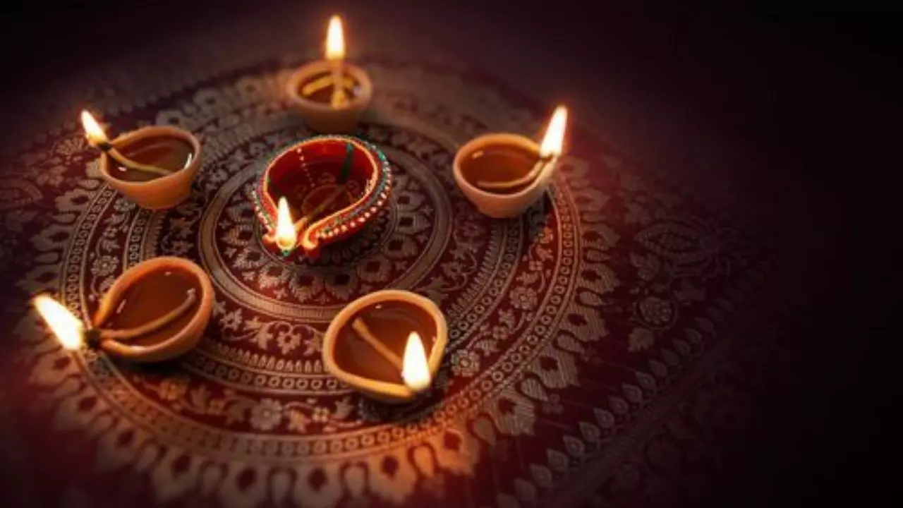 Diwali 2024: दिवाली से पहले करने जा रहे हैं पेंट, तो इन वास्तू नियमों का रखें ख्याल