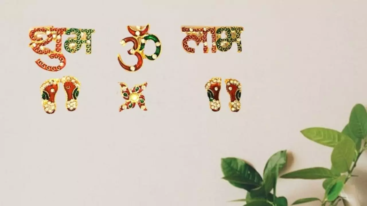 Diwali 2024: लक्ष्मी कदम और शुभ-लाभ लगाते समय न करें ये गलतियां, जानें सही तरीका और लाभ