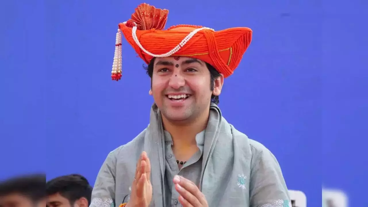 बागेश्वर बाबा से जानें कौन सी गलतियां कर देती हैं मां लक्ष्मी को नाराज, घर में क्यों नहीं टिकती समृद्धि