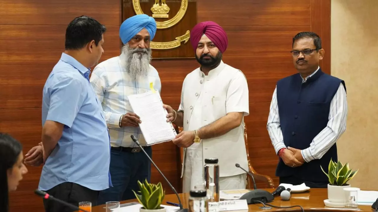 CM मान का शहरी विकास पर फोकस, 51 प्रमोटरों और बिल्डरों को दिए सर्टिफिकेट