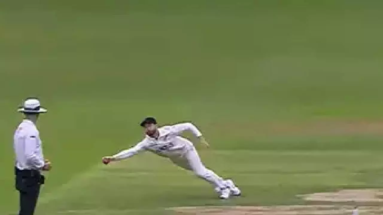 IND vs NZ: डेवोन कॉनवे ने शक्तिमान बनकर एक हाथ से पकड़ा कैच, सरफराज को दिखाया पवेलियन का रास्ता