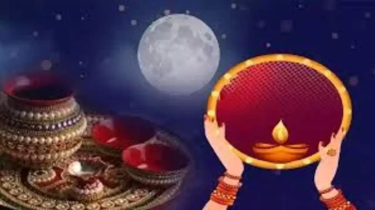 करवा चौथ के दिन सास को दें ये खास चीजें, मिलेगा अखंड सौभाग्य का आशीर्वाद!